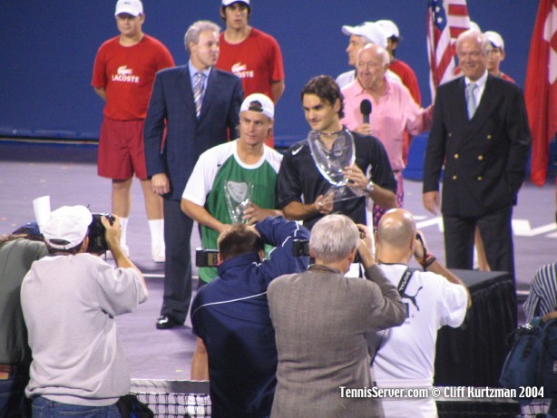 Runner-up Lleyton Hewitt (left) and Champion Roger Federer with trophies