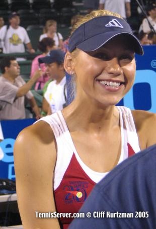 anna kournikova playing tennis